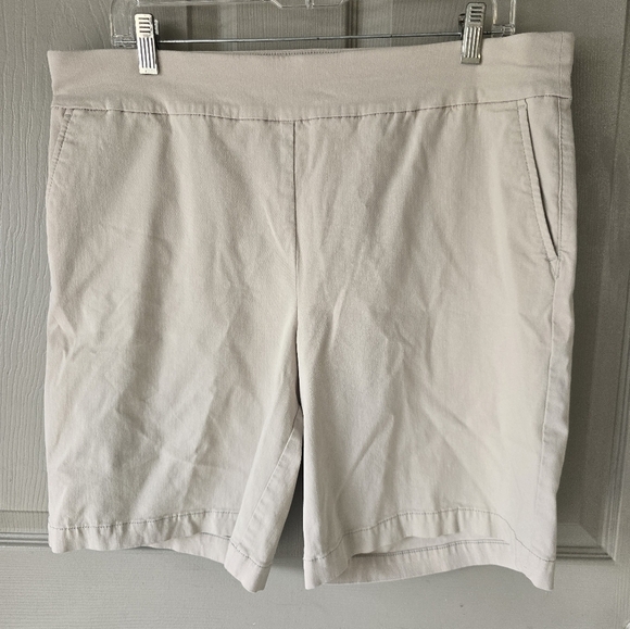 Talbots Bermuda Shorts Sz 16 Pull On Women Beige Casual - Picture 2 of 9